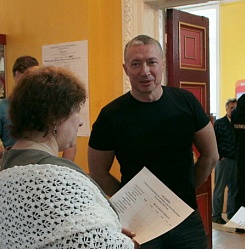 Работу избирательных участков в ДК «40 лет ВЛКСМ» проверил глава района